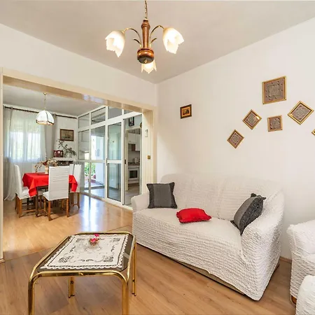 Desin - Three Bedroom With Terrace And Garden View