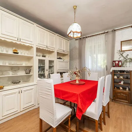 Desin - Three Bedroom With Terrace And Garden View Apartment *