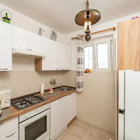Desin - Three Bedroom With Terrace And Garden View * Molunat
