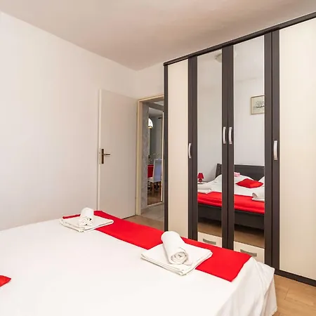 Desin - Three Bedroom With Terrace And Garden View فيلة