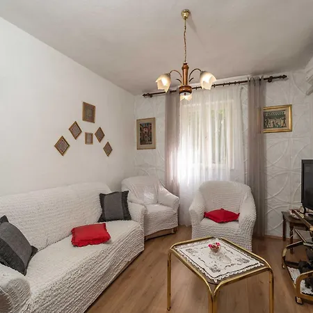 Desin - Three Bedroom With Terrace And Garden View فيلة